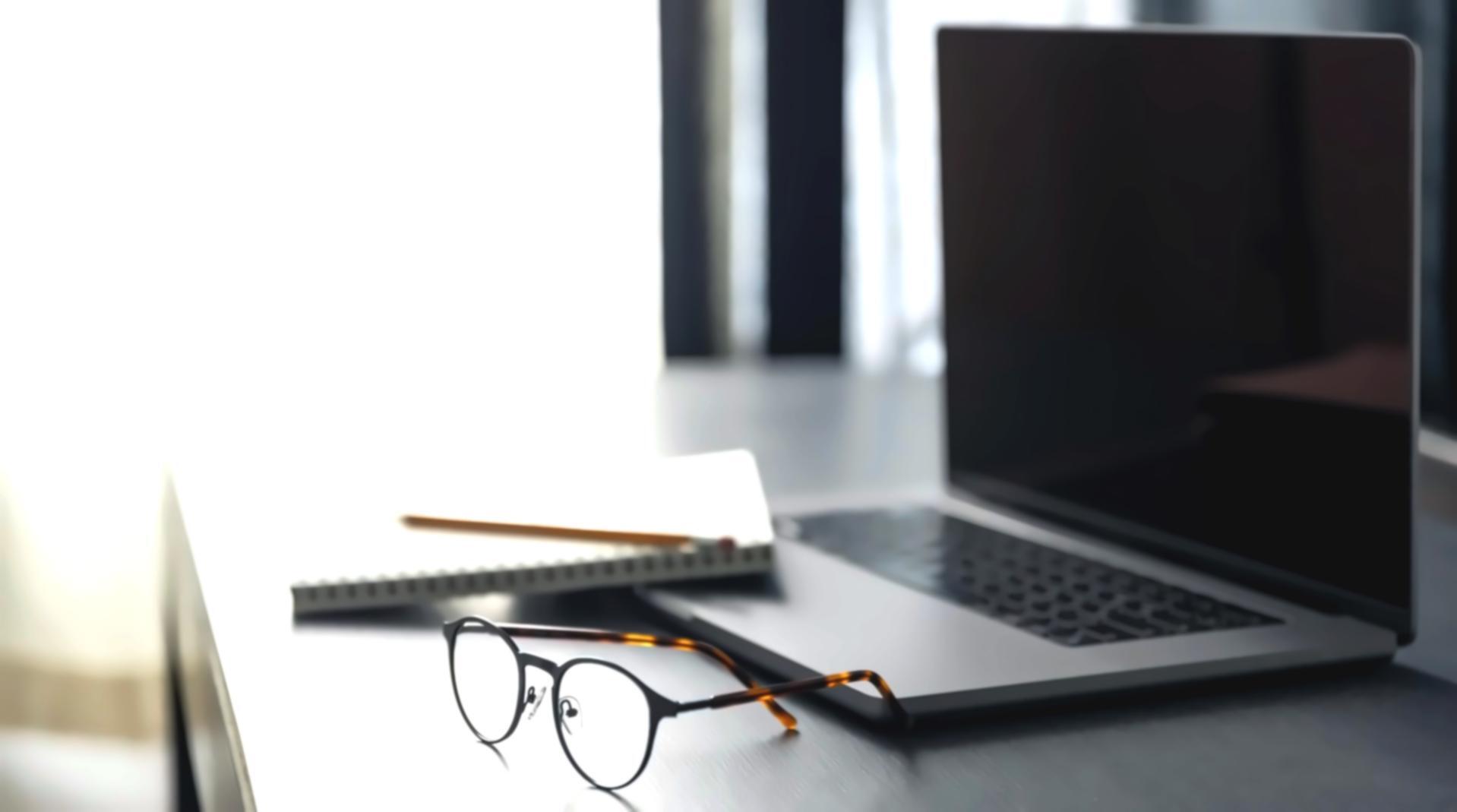 Consultation professionnelle avec analyse de documents financiers et stratégiques